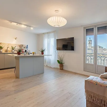 Spacious Renovated Apt In Pezenas Center *