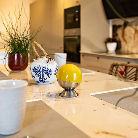 Downtown Chic In Appartement Pézenas